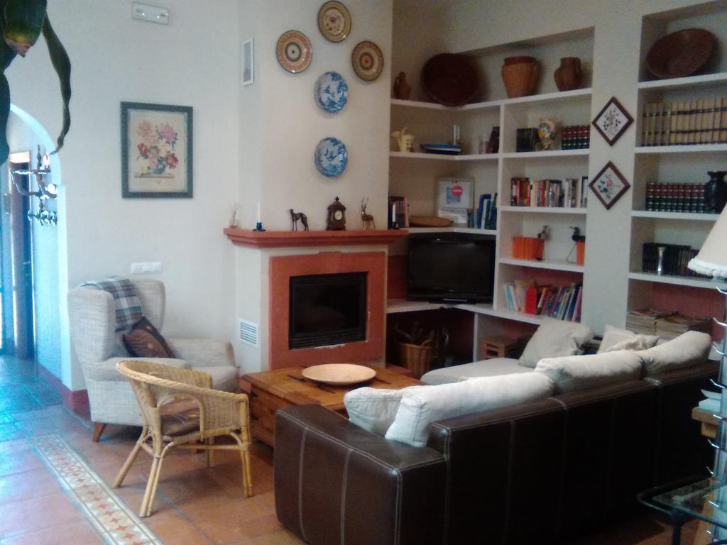 Casa Rural Valdevilano La Roca de la Sierra ภายนอก รูปภาพ